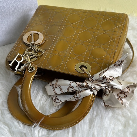 💯Authentic Lady Dior Small Handbag🍀 - Picture 14 of 17